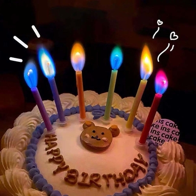 파티 장식 및 생일 축하를 위해 창조적인 무지개 불꽃 촛불